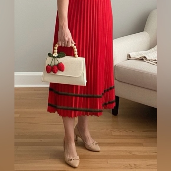 Wood Handled Cream Purse with Crocheted Strawberry Bag Charm EUC - Picture 2 of 3